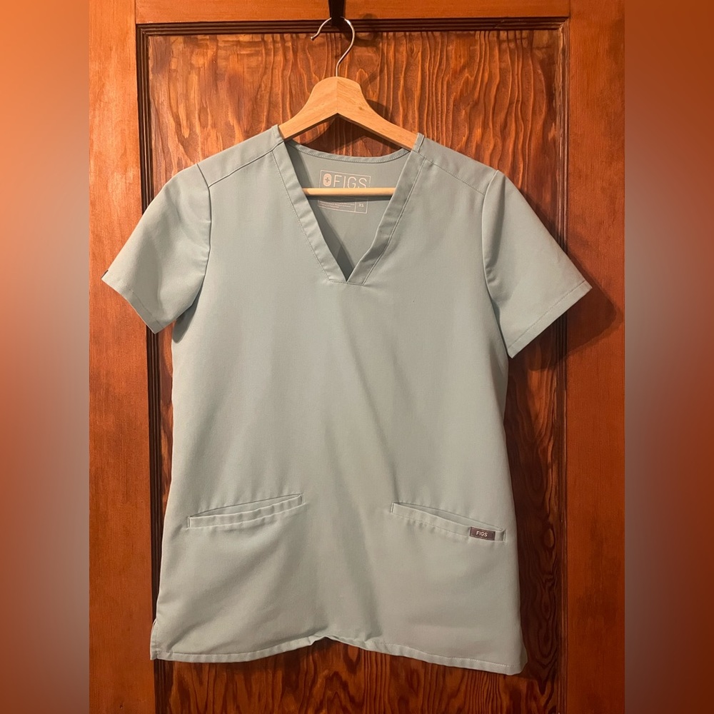 FIGS Casma Three Pocket Scrub in Seaglass Size XS